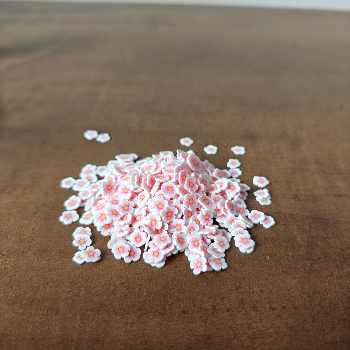 White Flower Polymer Chips (10gm)